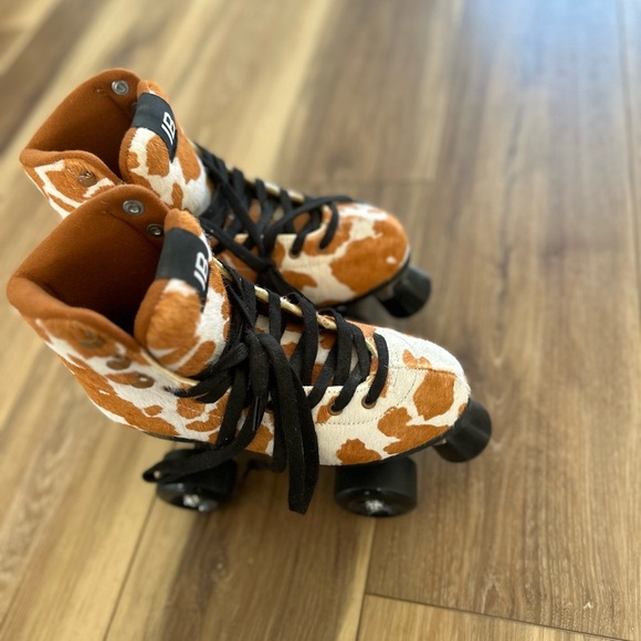 Intentionally blank whip it genuine calf hair roller skates size 36 women’s - Picture 4 of 11